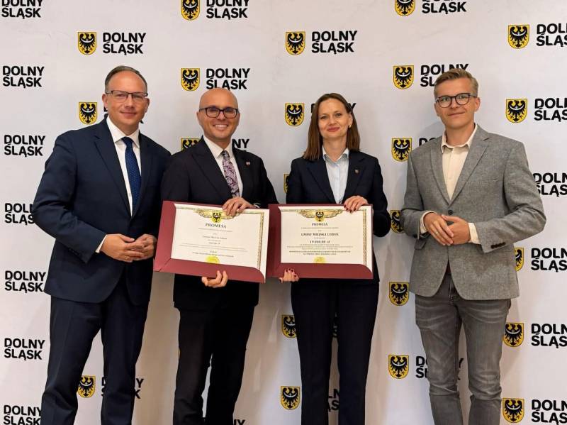 Burmistrz Grzegorz Wieczorek z przedstawicielami Urzędu Marszałkowskiego